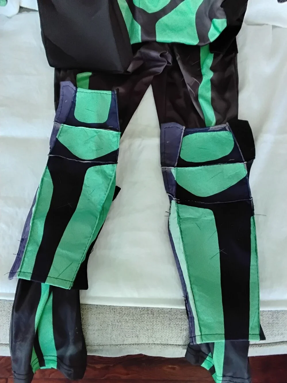Fortnite Kids Skull Trooper Glow Green Skeleton Costume with Mask